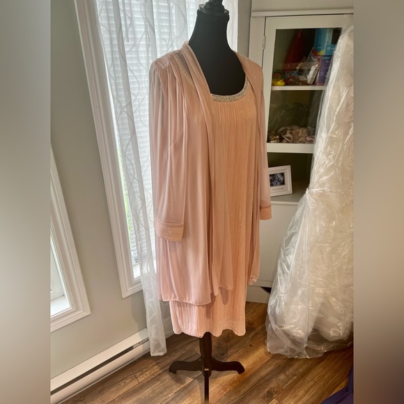 R&M richards mother of the bride dress and shawl size 18 - Picture 3 of 4